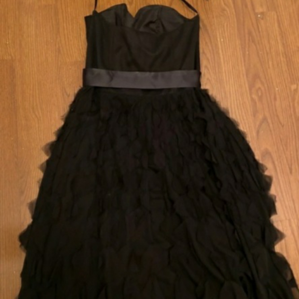 White house black market raw ruffle dress - Picture 3 of 8